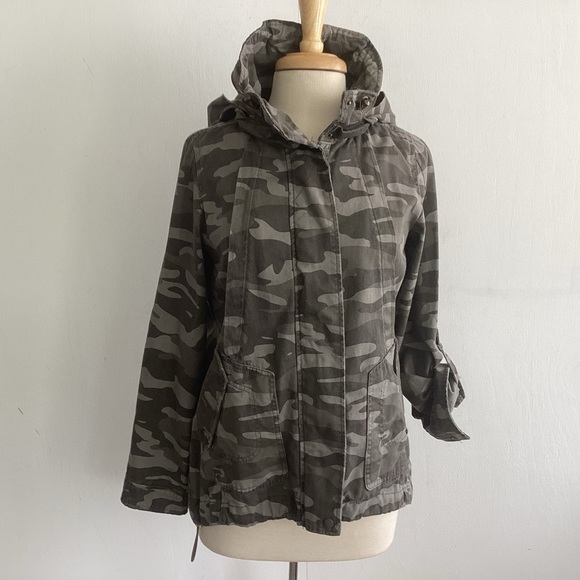 Jolt Long Sleeve Camouflage Hooded Drawstring Hem Front Zip Up Utility Jacket M - Picture 1 of 16